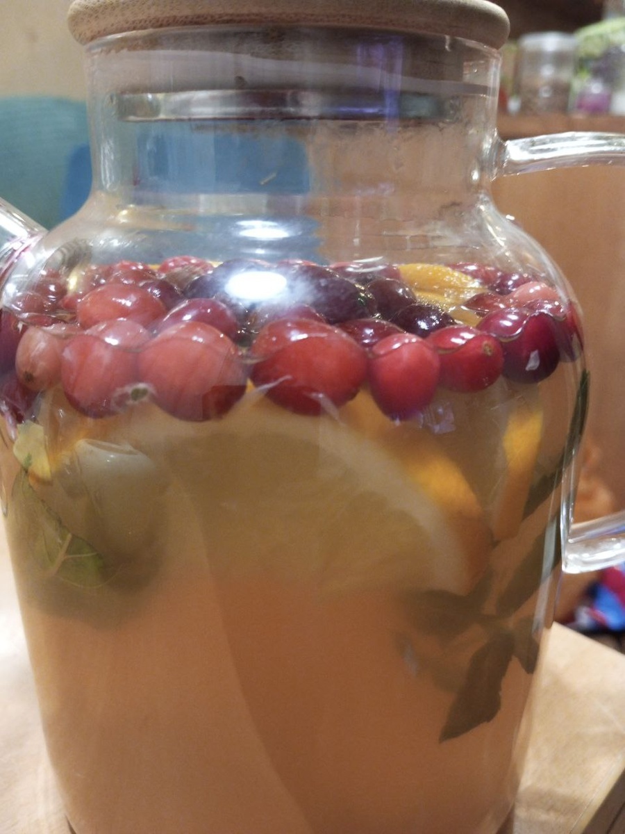 Тут без бадьяна, но с мятой. И с клюквой. Просто вкусный вечерний чай для настроения