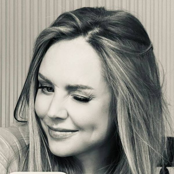     Максим рассказала, что ей помогло в борьбе с алкоголизмом