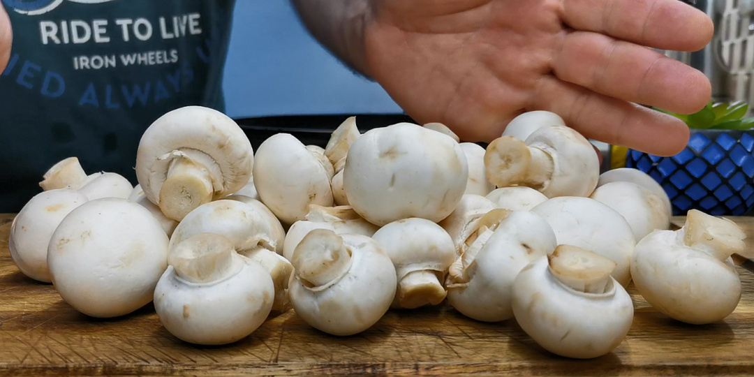 Гости млеют от восторга, а хватает только самым шустрым. Без такой закуски на Новый год никак не обойтись. Рецепты обалденные!