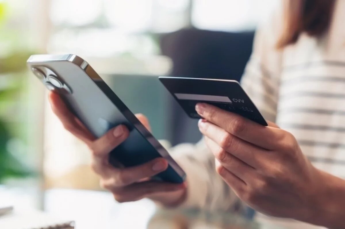    Baza: студентка из Москвы отдала мошенникам ₽50 млн, 3 кг золота и часы