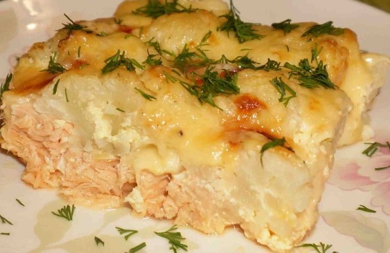 Горбуша под картофельной шубкой.