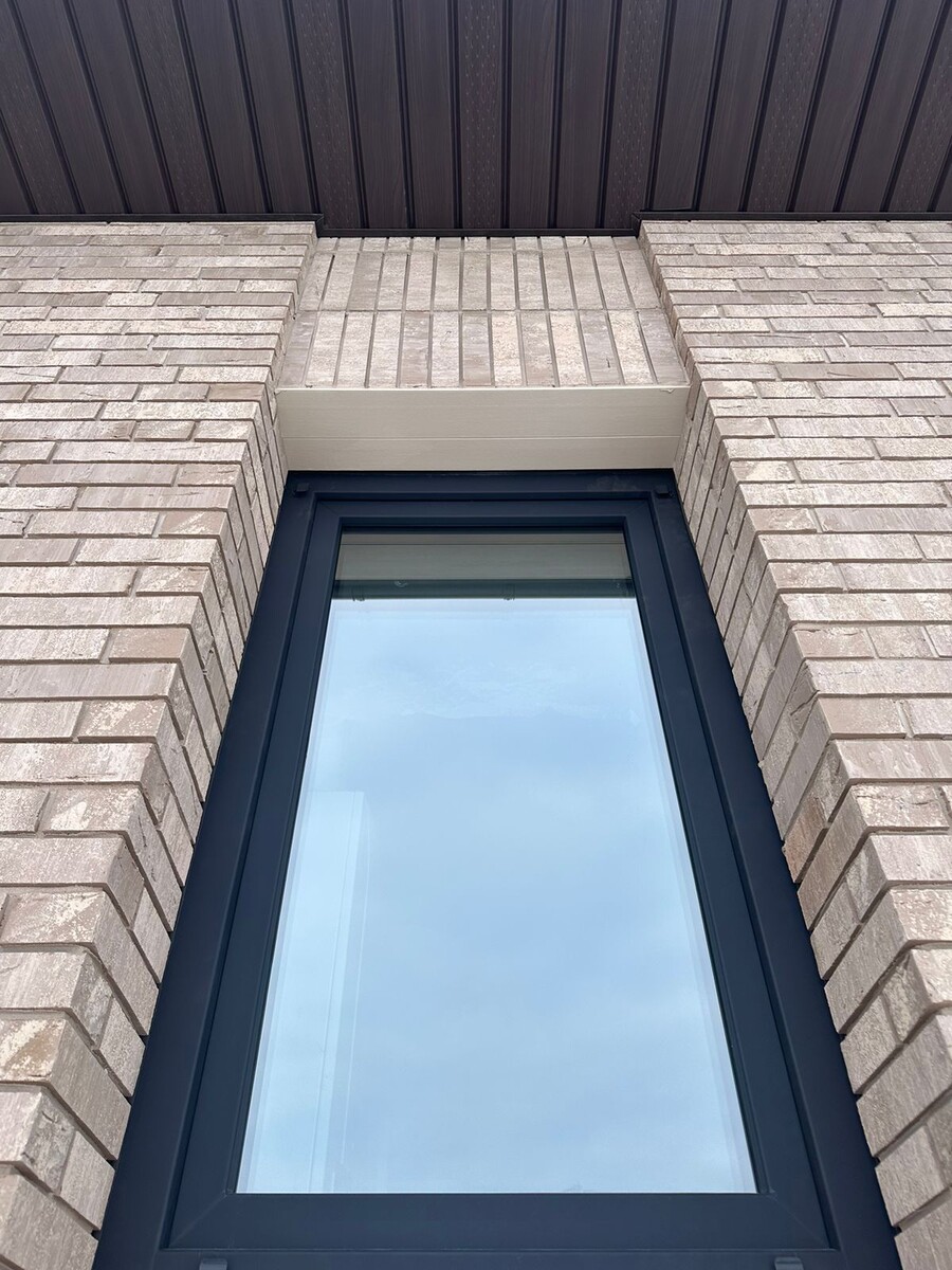 Игра цвета кирпича под разным освещением