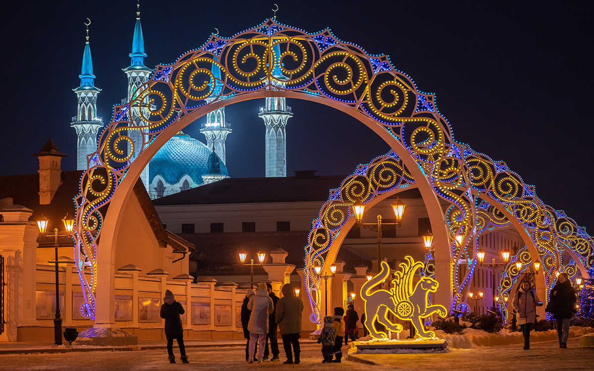 В Казани больше всего активностей планируют в сердце города – Казанском Кремле. Это в том числе новогодние елки, представления, выставки. Фото: © Владимир Васильев / «Татар-информ».