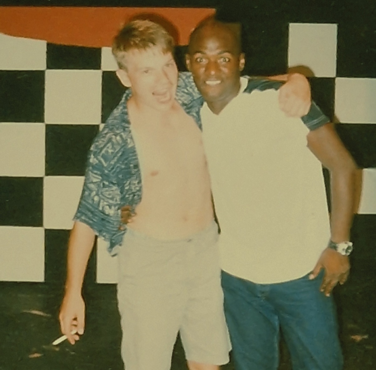 На морях с сигаретой. Курение вредит вашему здоровью. Фото из личного архива.