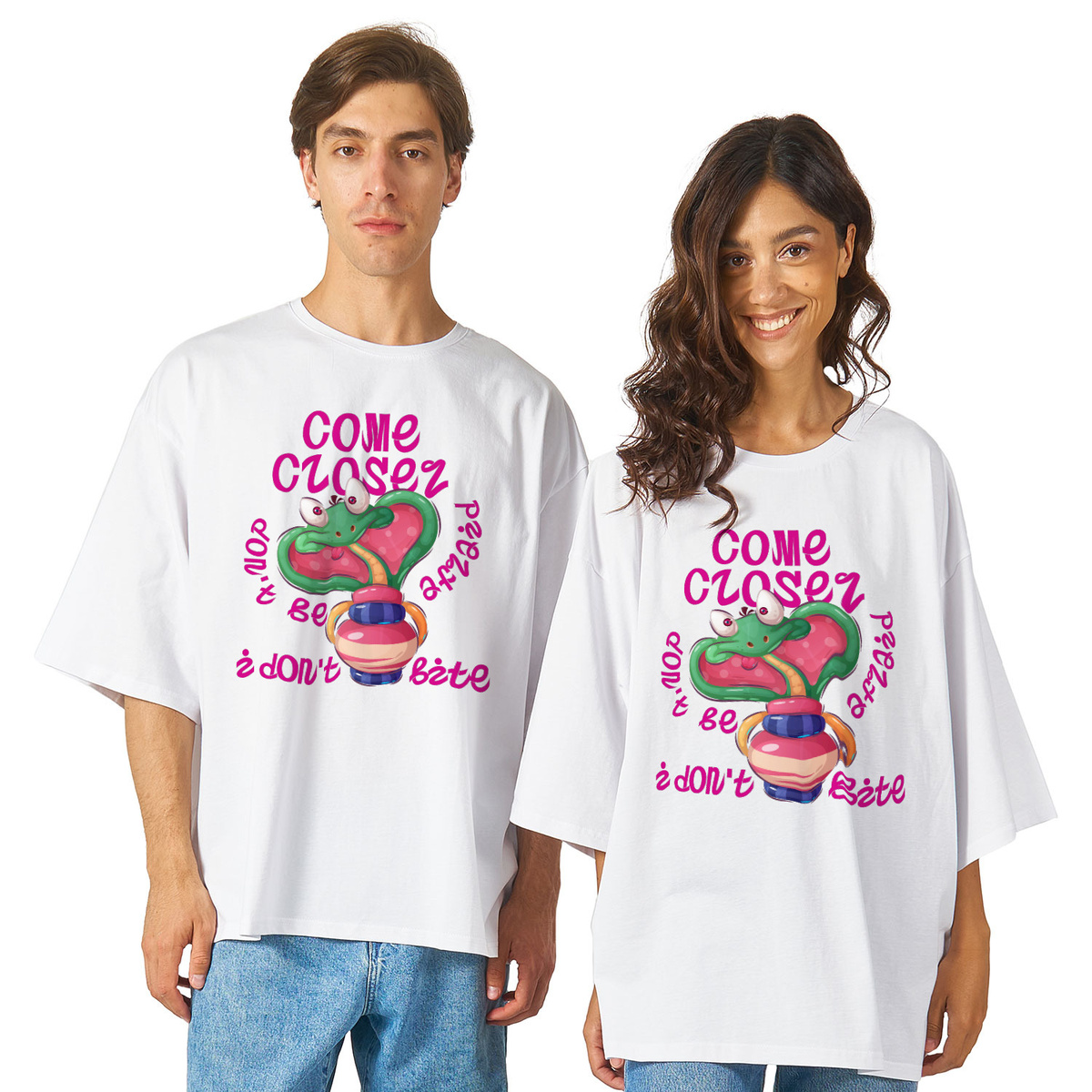 Принт на футболке оверсайз «Подходи поближе, не бойся, я не кусаюсь.» 