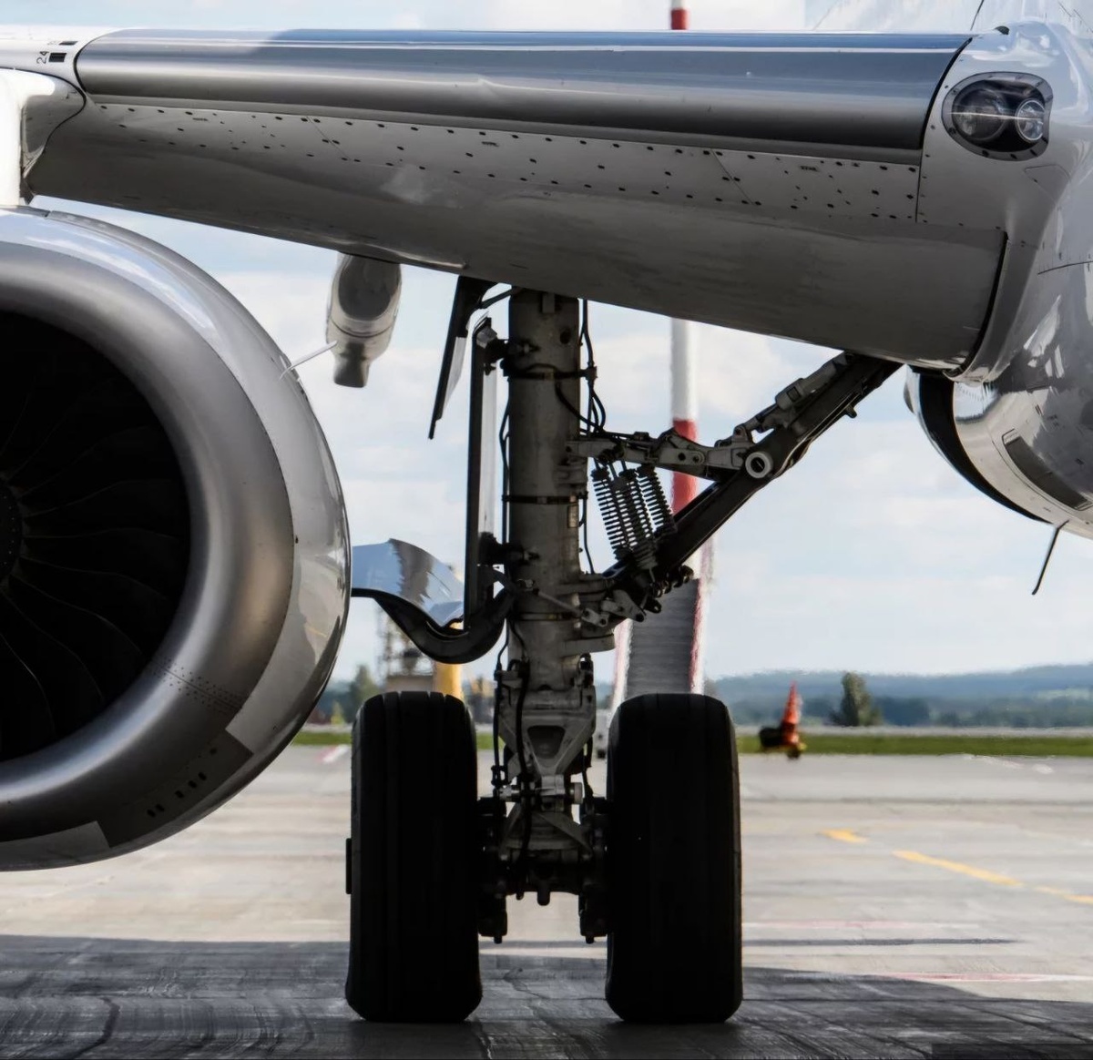 Основная опора шасси SuperJet