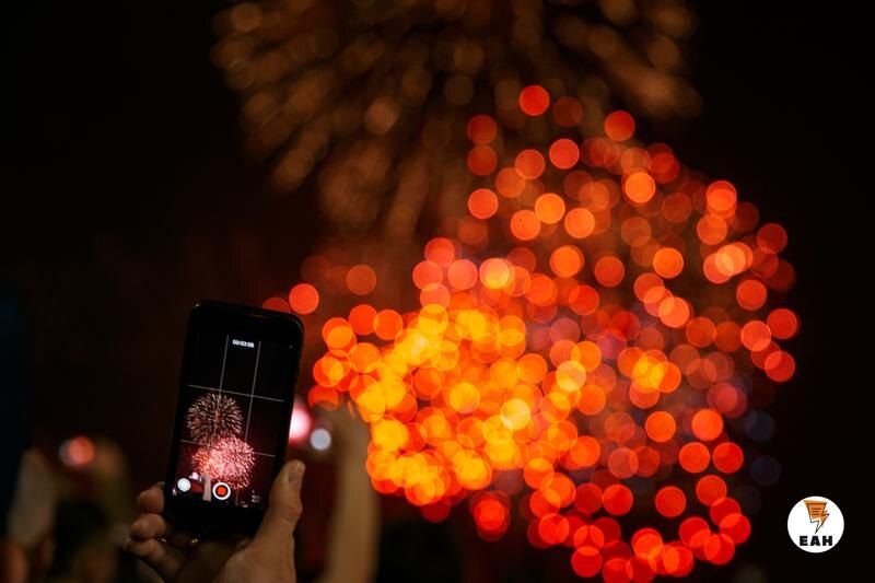    ЕАН / Власти отменили праздничный салют в городе