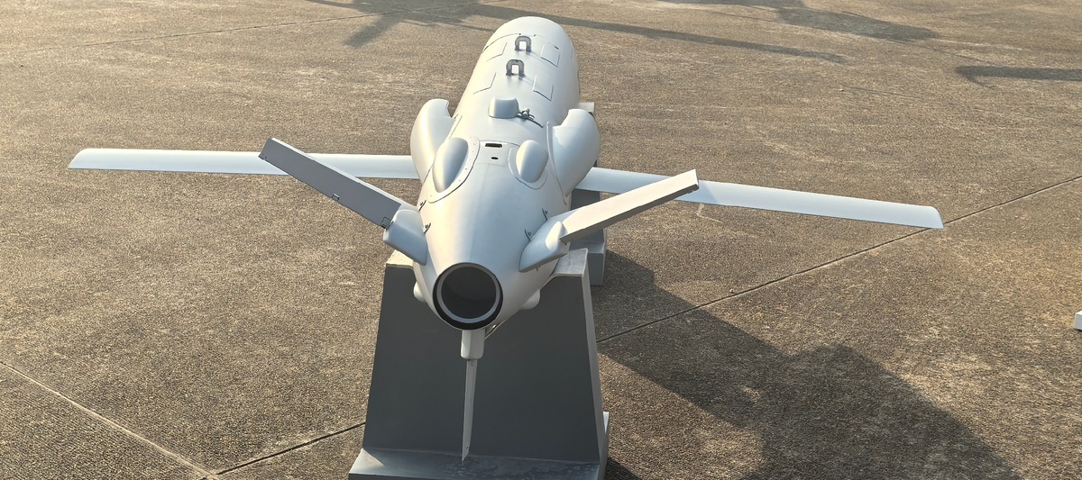 В Yunying-150 используется турбореактивный двигатель