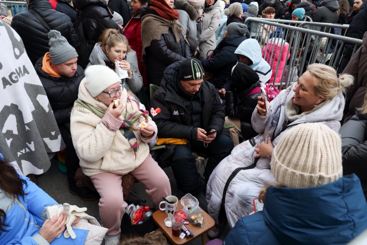 Михаил Синицын / ТАСС📷Очередь на балет «Щелкунчик», 2023 год