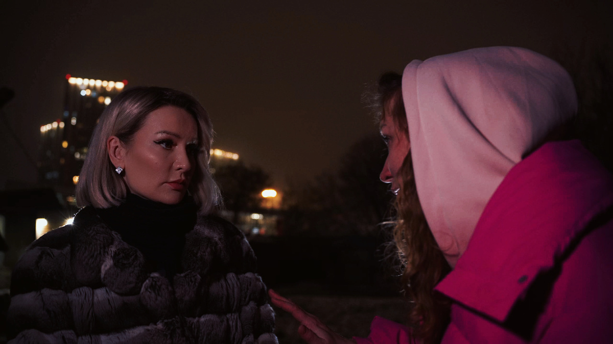 В ролях: Таша Белая  - певица, актриса, телеведущая.