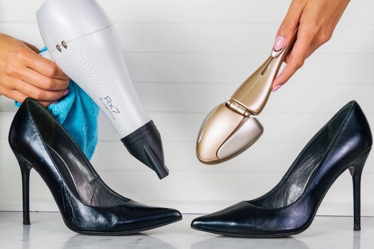 Размягчение кожи с помощью фена. Источник: otkan.ru