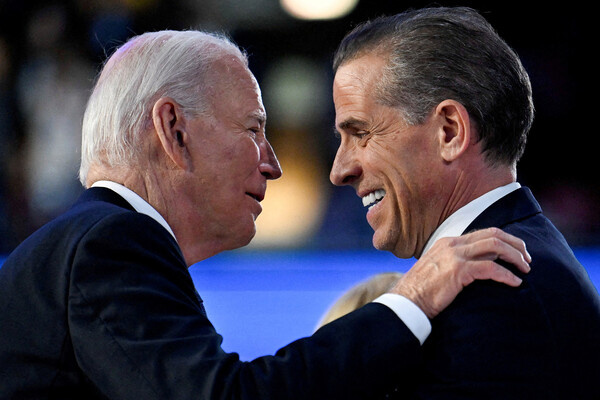 Джо и Хантер Байден / Craig Hudson/Reuters   📷