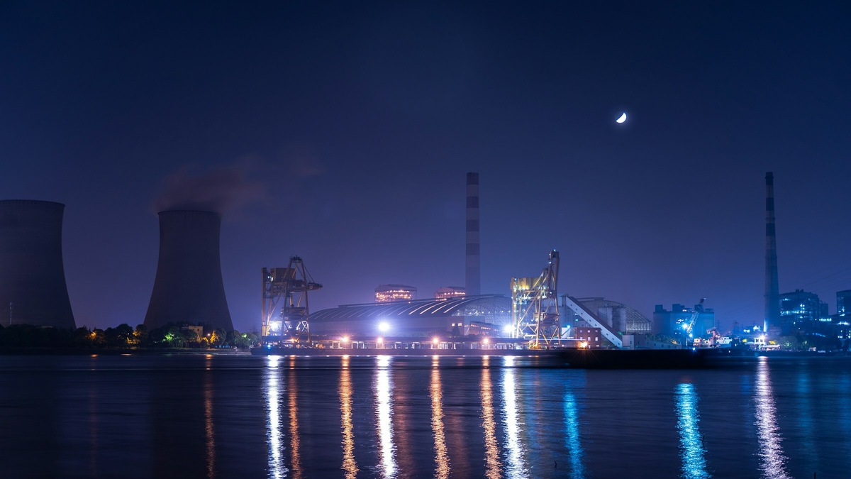 Шанхай — крупная судостроительная база. Здесь строится почти 50% всех кораблей Китая. Это 5% от общемирового выпуска. Фото: Ye Massa / Unsplash