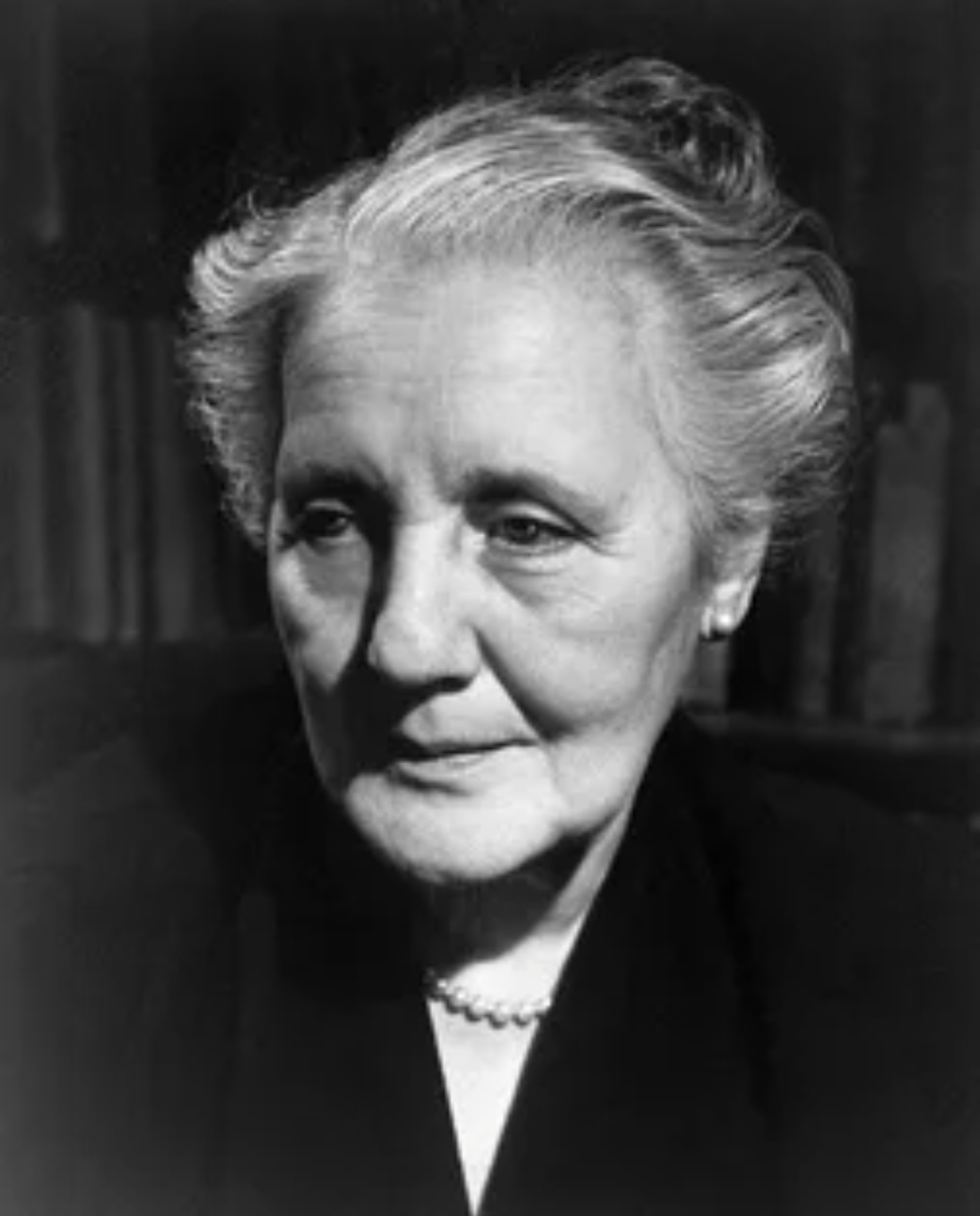 Ме́лани Кляйн — психоаналитик стоявшая у истоков детского психоанализа, игровой психоаналитической терапии и теории объектных отношений.