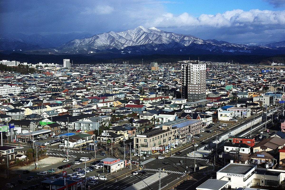 Акита Источник https://upload.wikimedia.org/wikipedia/commons/thumb/4/4e/Town_of_Akita_City_-_panoramio.jpg/1200px-Town_of_Akita_City_-_panoramio.jpg