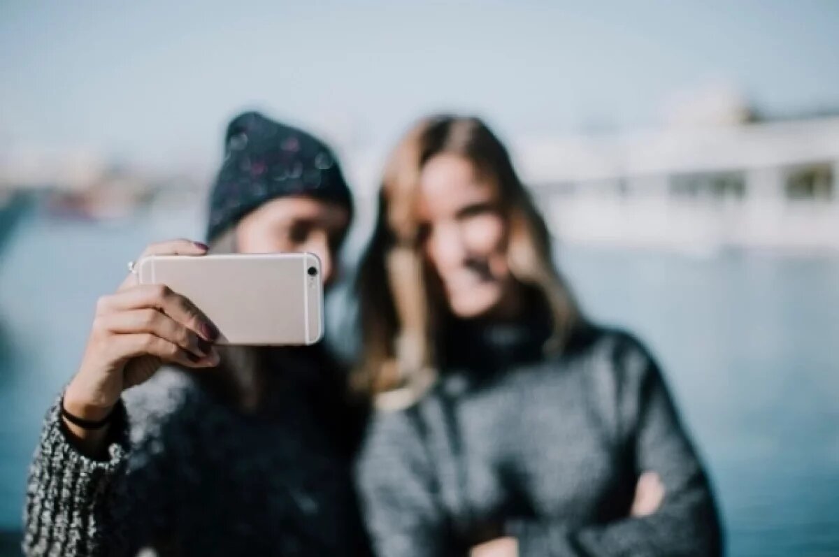    Фрикуют ради хайпа.