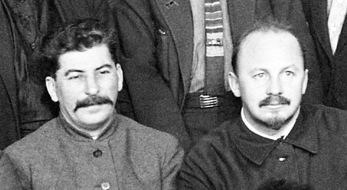 Сталин (слева) и Бухарин (справа)