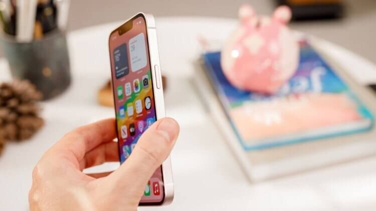    iPhone 13 по-прежнему покупают, и на это есть причины. Фото: Tech Advisor