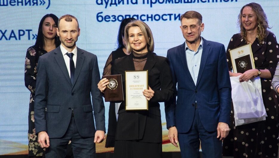 «Первый аджастер» второй год подряд становится победителем в номинации «Услуги для населения» в конкурсе «Лучшие услуги Алтайского края - 2024».
Фото: Анна Зайкова.