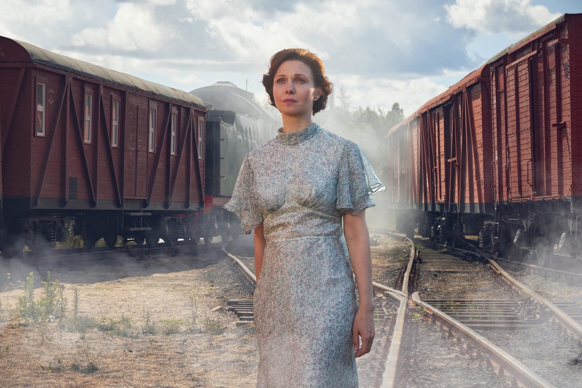 Нина (Александра Урсуляк). 