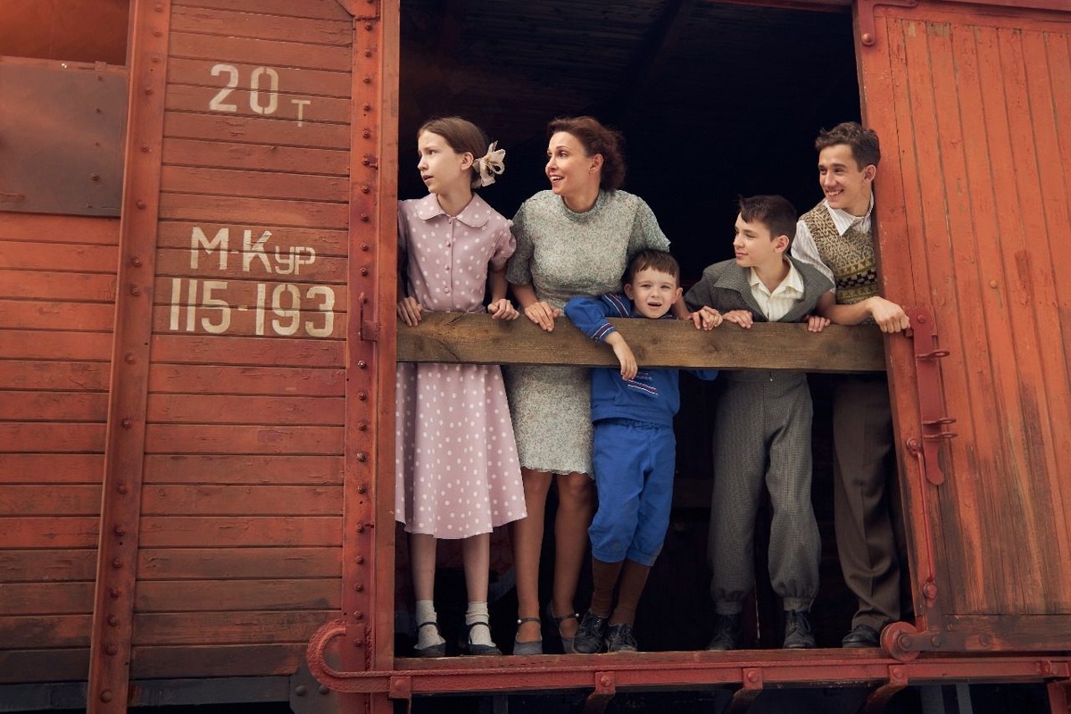 Вагон и даже стук колес подобрали именно такой, каким он был в 1948 году. 