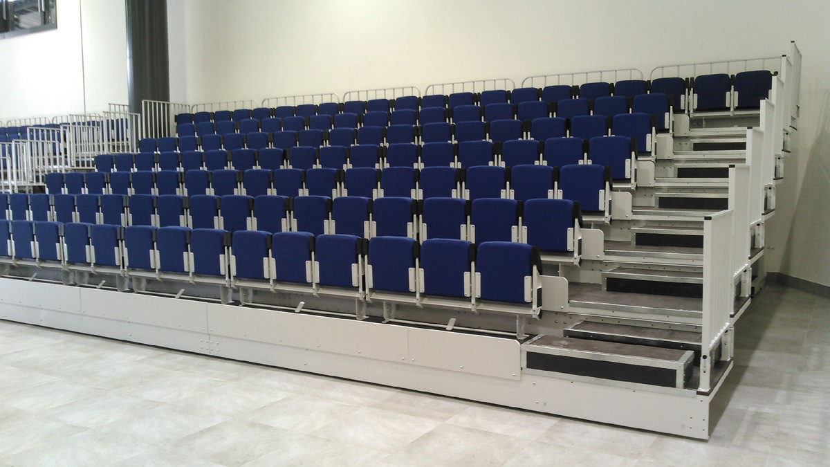 Фото с монтажа телескопической трибуны «Авангард»