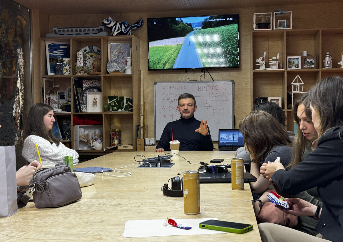    Студентам МХПИ рассказали, как сделать творчество коммерчески успешным