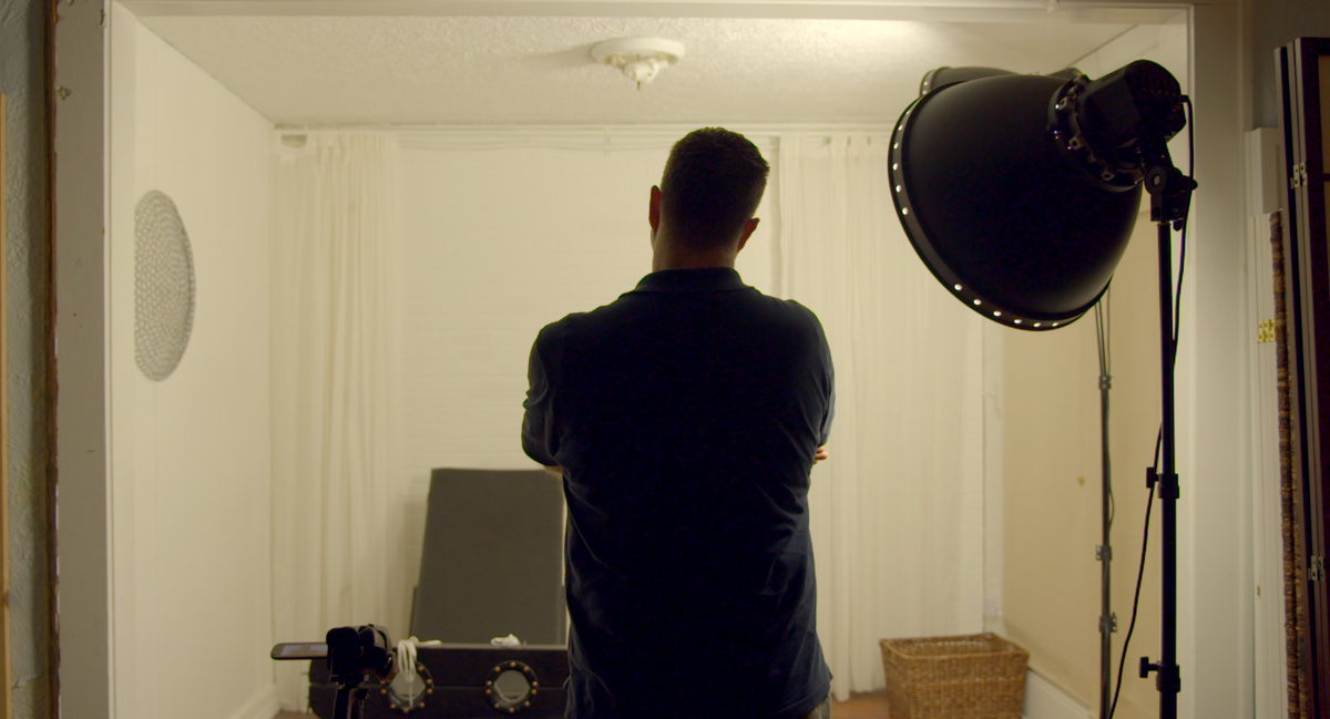 фото с сайта https://www.afisha.ru/movie/shchekotka-231350/?tab=gallery&index=1