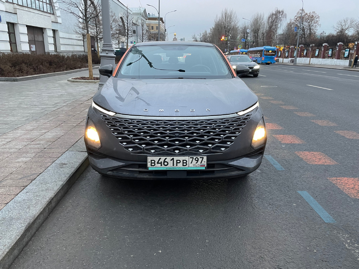 Эта решетка радиатора словно прилетела из киберпанка. Дизайнеры явно пересмотрели "Бегущего по лезвию"!