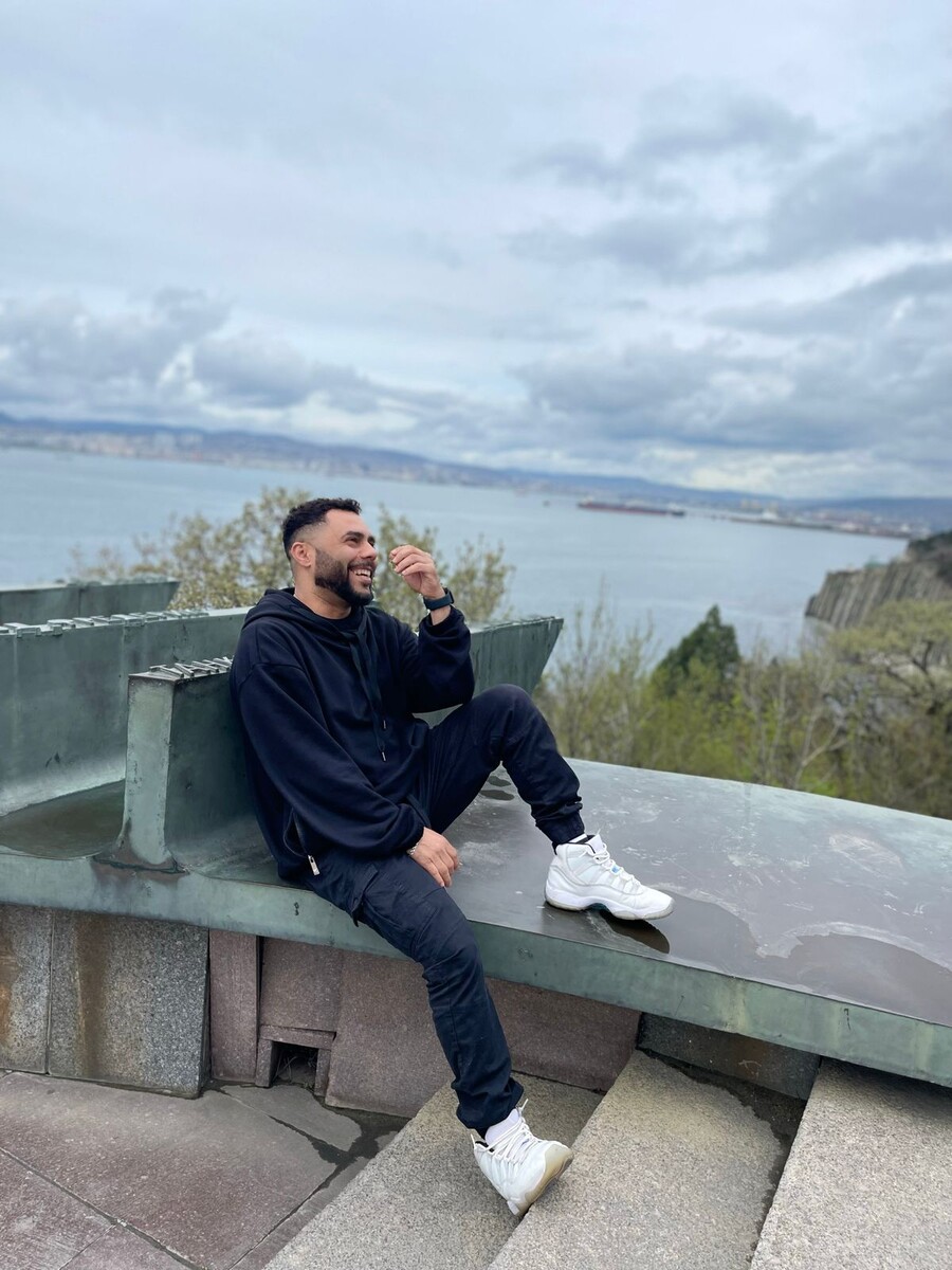 Мне посчастливилось работать с ним в одном отеле, крутой специалист