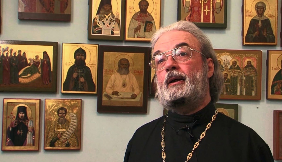 Александр Ильяшенко — протоиерей, настоятель храма Всемилостивого Спаса, основатель сайта «Православие и мир», телеведущий.