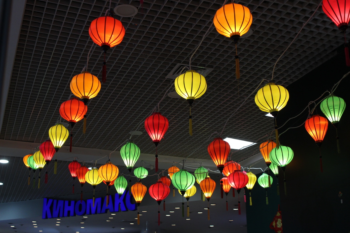 Возле кинотеатра