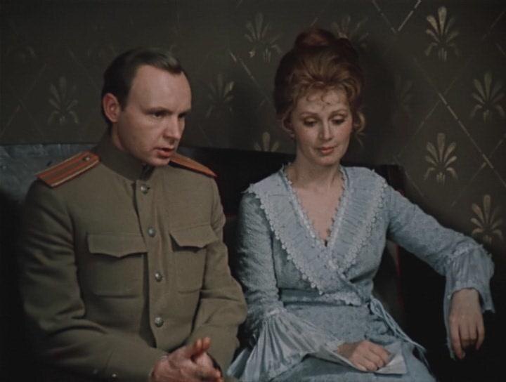 Валентина Титова и Андрей Мягков в фильме «Дни Турбиных»