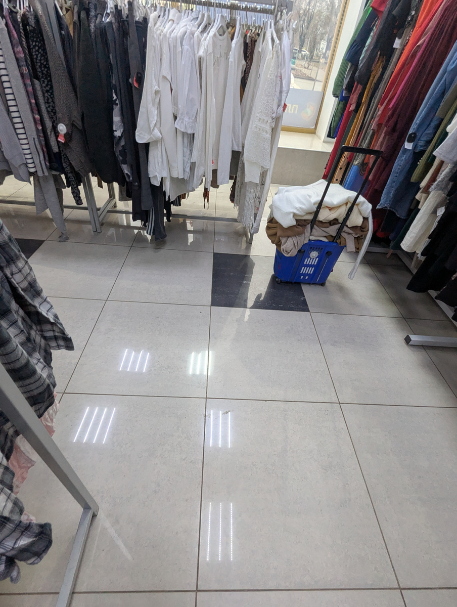 Корзинка с товаром покупательницы