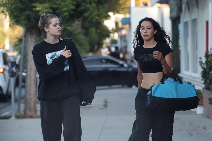 Шайло с подругой