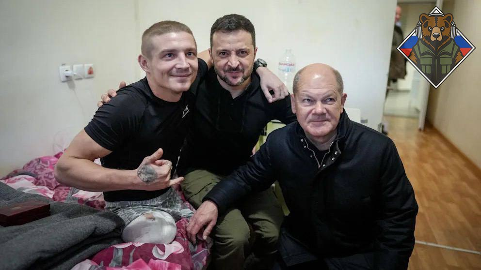 Чемоданчик пригодился. На нём хоть посидеть можно, раз уж место рядом с безногим ВСУшником не досталось. (dpa/Global Look Press)