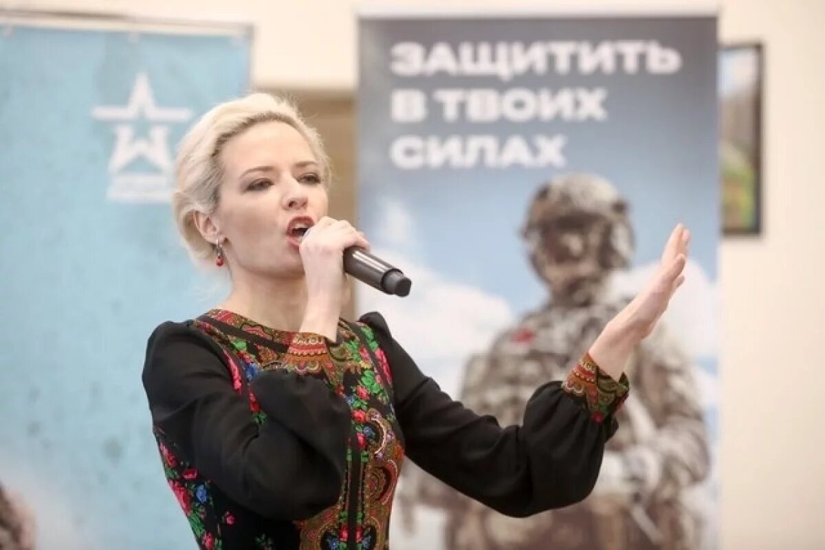    Певица Любарец посетила Единый пункт отбора на военную службу в Москве