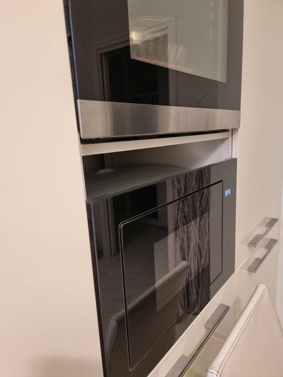 С такой дыркой сы жили год