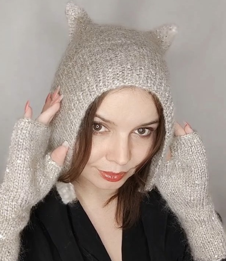 Если не любите варежки, чепчик можно связать с митенками