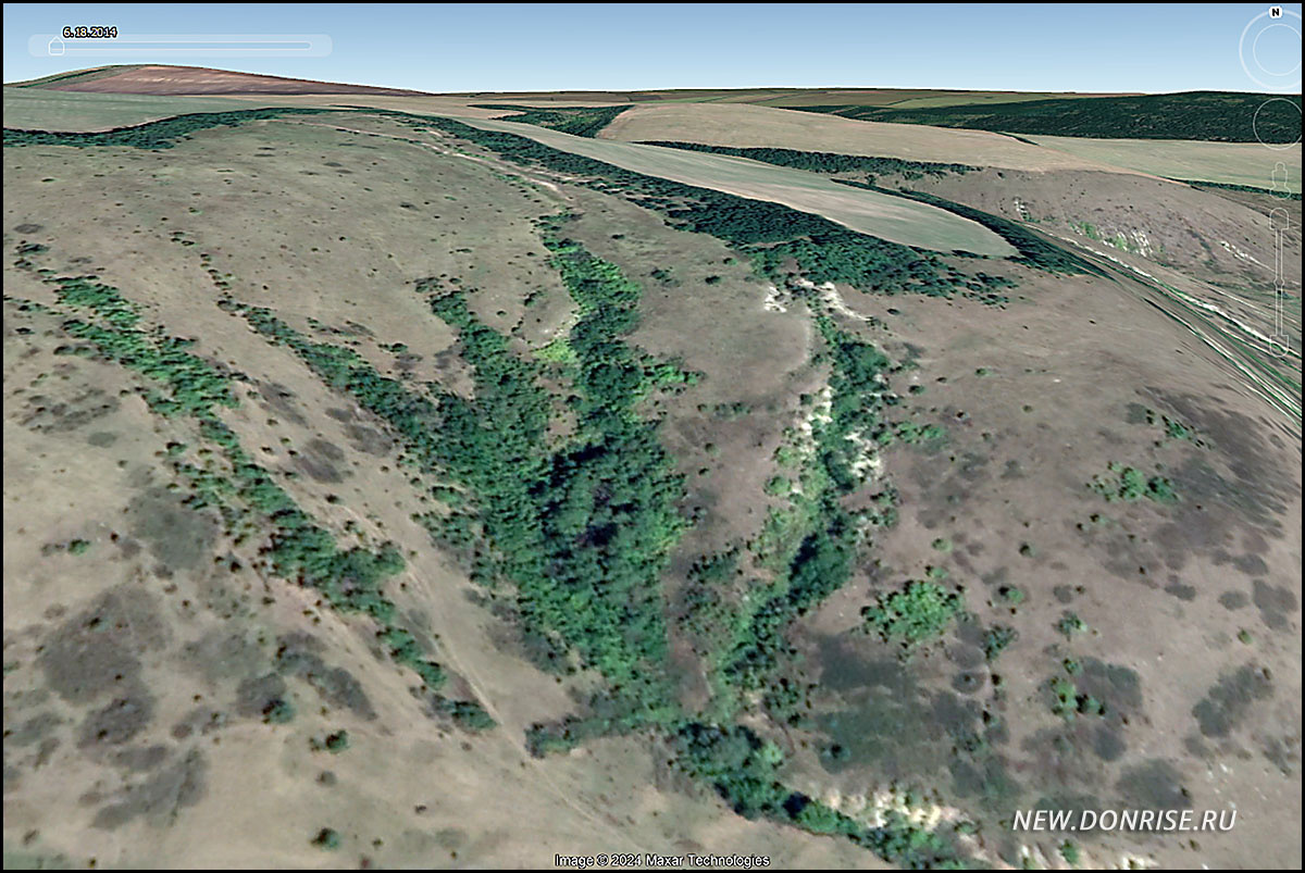 Вид на отрог балки. Вблизи центра кадра — целевое урочище. Google Earth (листайте!)