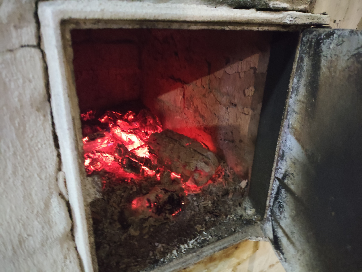 Печурка жаркая такая....