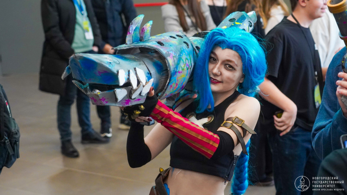 Курбанова Малика воплотила образ Джинкс из игры "Лига легенд" и сериала "Аркейн"