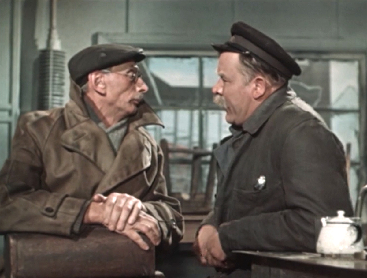 Кадр из кинофильма "Большая семья", 1954 г., режиссер Иосиф Хейфиц, сценаристы Иосиф Хейфиц, Сократ Кара-Демур, Всеволод Кочетов, композитор Венедикт Пушков (скриншот)