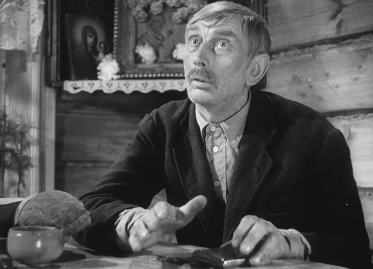 Кадр из кинофильма "Чужая родня", 1955 г., режиссер Михаил Швейцер, сценарист Владимир Тендряков, композитор Андрей Пащенко (скриншот) 
