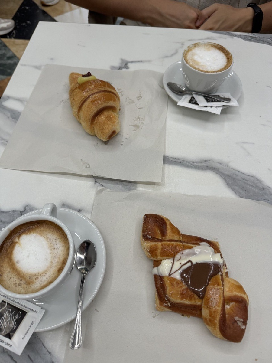 Завтрак в Неаполе по талонам.
