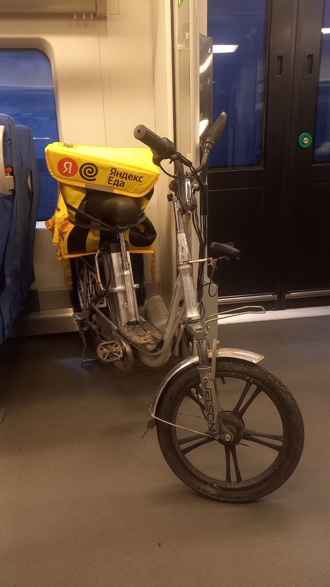 Взял электровелосипед в аренду через приложение Яндекс про за 2500 на неделю 