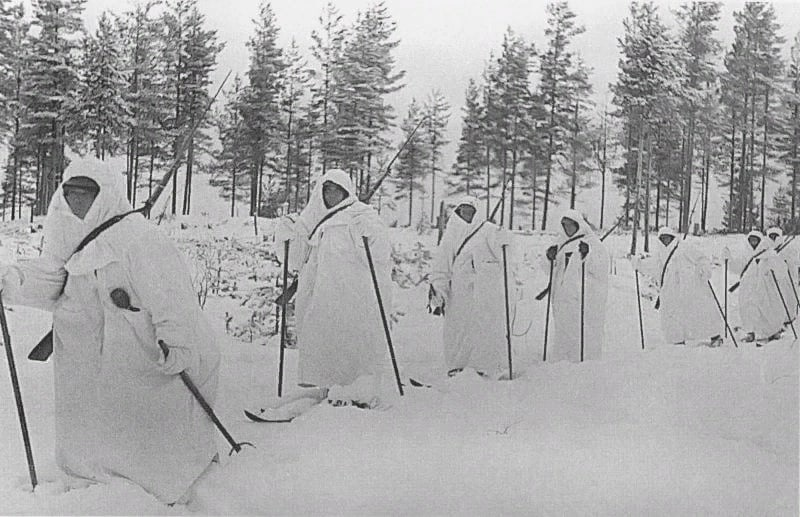 Лыжники РККА в масхалатах. Фото из открытых источников