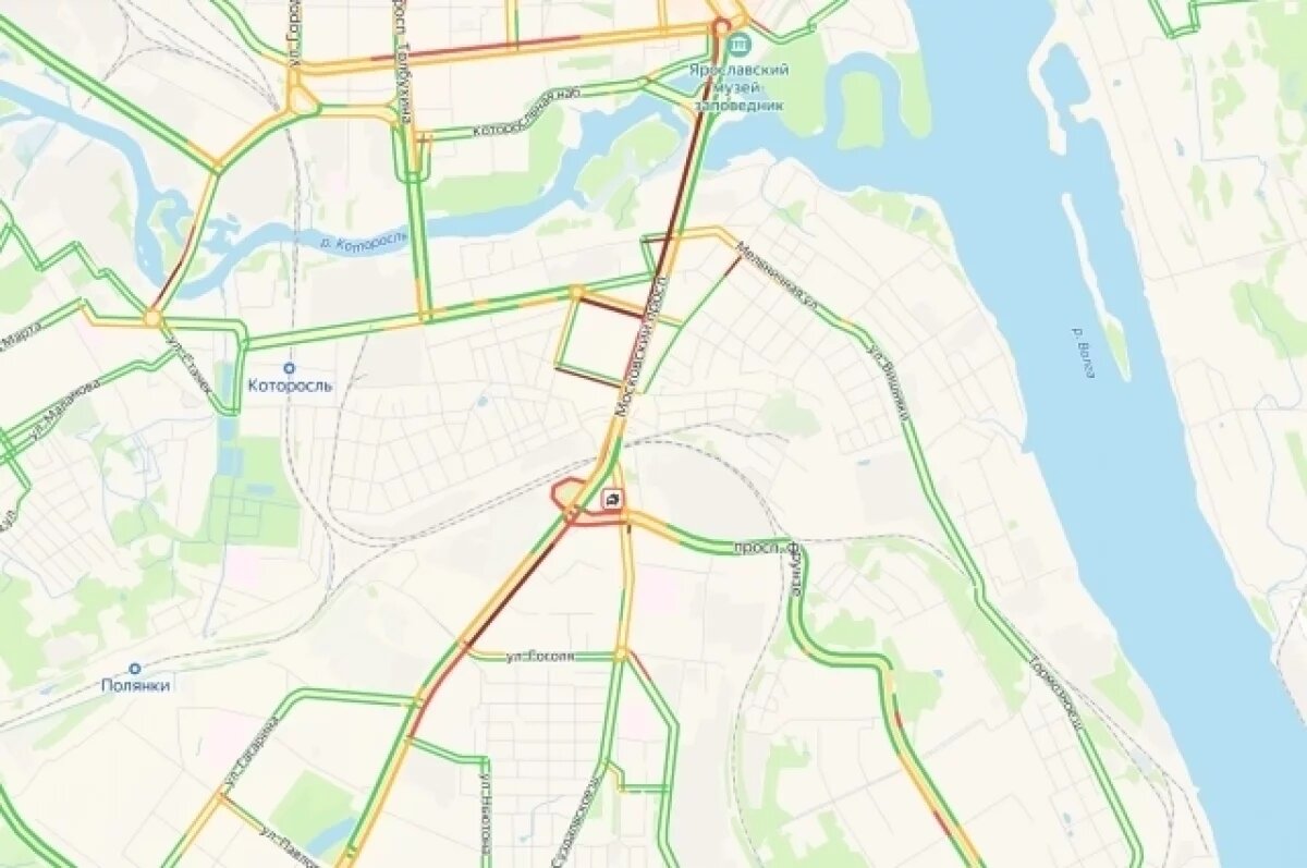    В Ярославле Московский проспект встал в пробку в вечерний час пик