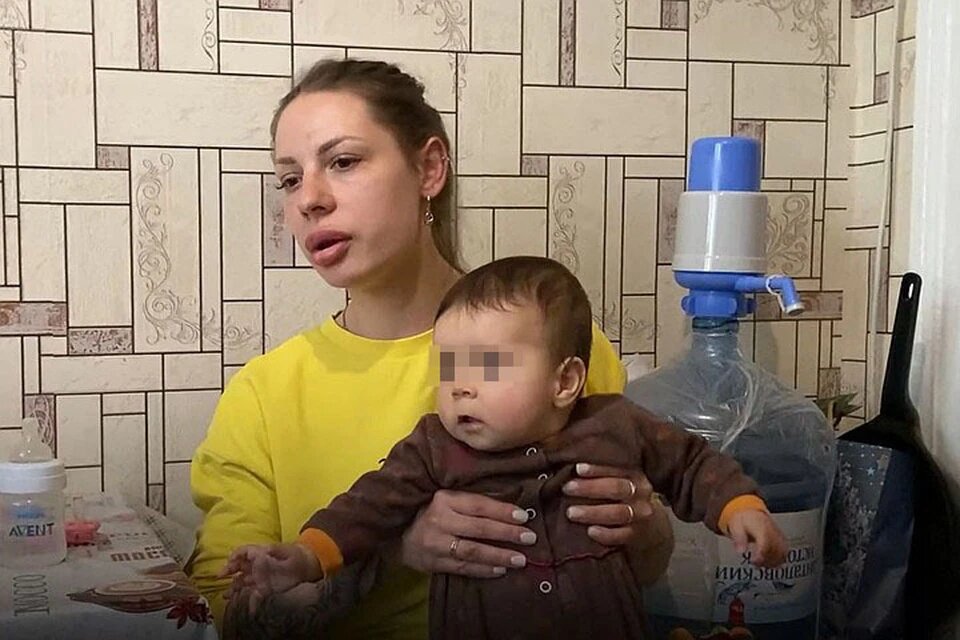 29-летняя Надежда и её 8-месячная дочка очень боятся дня, когда дядя окажется на свободе.