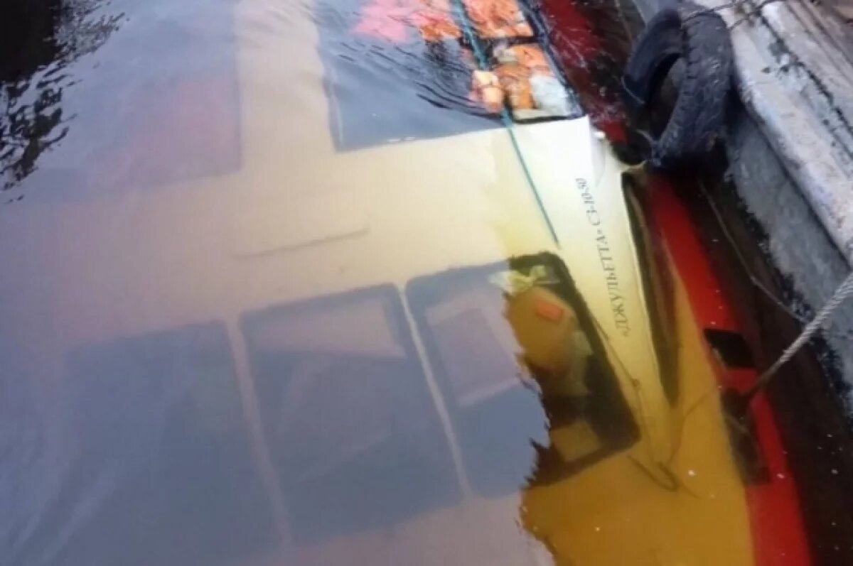    В Петербурге затонул пассажирский теплоход «Джульетта»